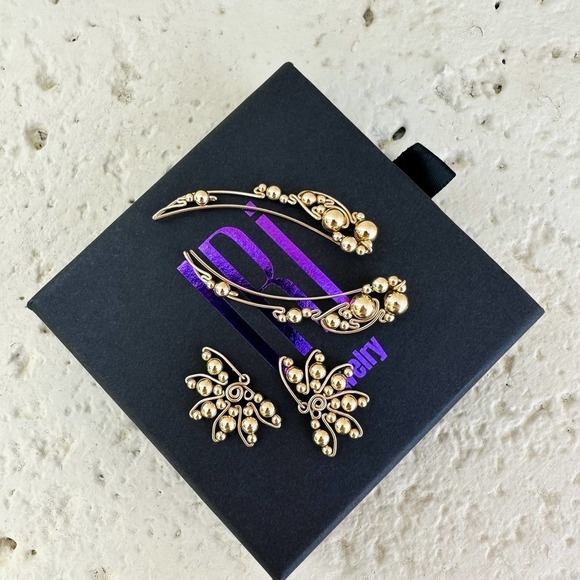 LUNA EAR CLIMBER WITH GOLD BEADS - 14K GOLD - Picture 5 of 7